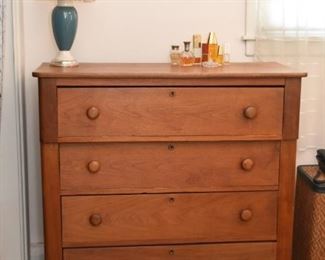 Wooden Chest of Drawers / Dresser