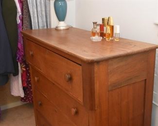 Wooden Chest of Drawers / Dresser