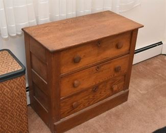 Antique / Vintage Oak Chest of Drawers