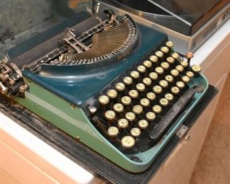 Vintage Remington Portable Typewriter