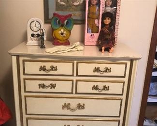 What home is complete without a big blue-gilled owl?