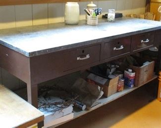 INCREDIBLE SOAPSTONE TOP - INDUSTRIAL TOOL - WORK BENCH
