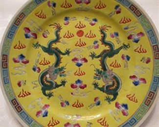 CHINESE PLATE IN YELLOW WITH DRAGONS