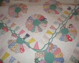 OLD DRESDEN PLATE QUILT