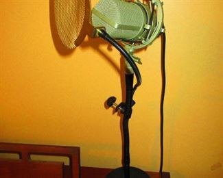 MXL 990 Condensor Microphone with Stand