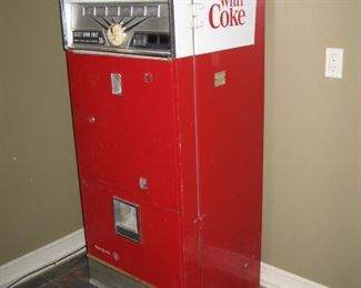 Coca-Cola Machine - 10 cents – Westinghouse Model: WB60-K6-D Part No: Y-37908 – Original paint, original lettering
