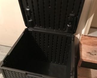 WI cushion storage box