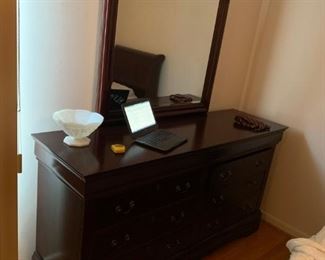 #30 dark cherry look wood dress with 8 drawers and mirror 68x20x36 mir39x39 $175
