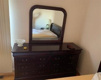 #30 dark cherry look wood dress with 8 drawers and mirror 68x20x36 mir39x39 $175