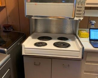 #41 GE one piece cook top oven on top and storage bottom 30x28x67 $175.00