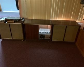 #46 fisher mc72 stereo in rolling case with 2 rolling speakers 32&36 x19x26 $175.00