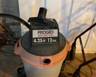 #205 Ridgid shop vac 4.25 hp 12 gal *as is no hose* $10.00