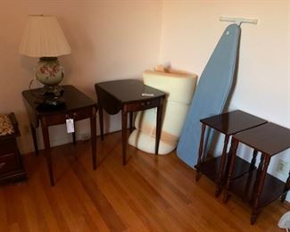 4 table drexal drop side end table oval with 1 drawer and inlay 18-35x28x27 as is finish 2@100 ea $200.00