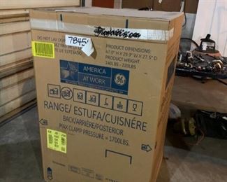 #123 GE stainless rang JP655SKSS New in box never open $500.00