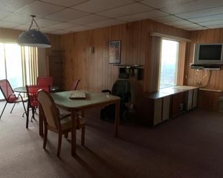 #232 *as is leg* table 44"×50"×30" $30.00