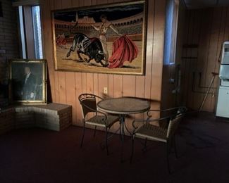 228 den Round Glasstop Patio Table 30"×28.5" 2 Chairs $75.00