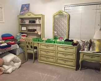 Seven piece child’s bedroom suite.