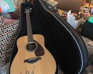 guitar signed by Kenny Chesney