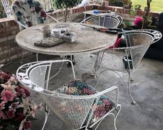 outdoor patio furniture-table and chairs