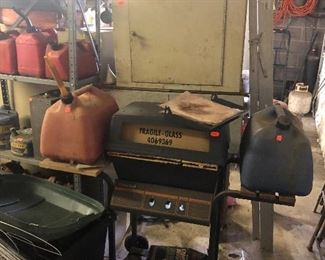 gas cans, gas grill
