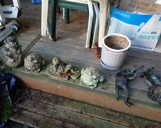 Outdoor frogs