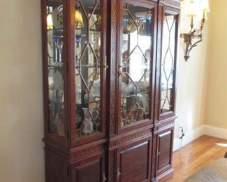 Stunning Thomasville Dining Room Suite Complete with 8 Upholstered Chairs and China Cabinet