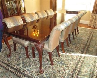 Stunning Thomasville Dining Room Suite Complete with 8 Upholstered Chairs