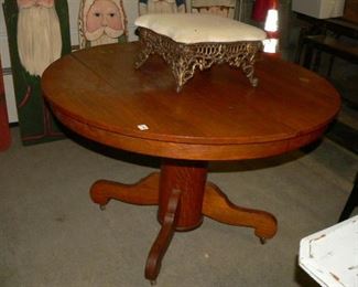 Round Oak dining table