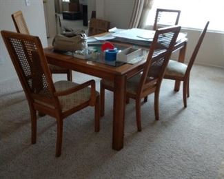 DINING ROOM TABLE AND CHAIRS 
