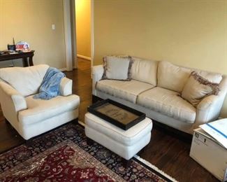 La Z Boy Couch, Chair & Ottoman set
Cream / off white color
Chair measures: 34” across x 38” deep x 19” tall to seat, 30” tall to back
Ottoman measures: 28” x 20” x 18” tall
Couch measures: 81” long x 39” deep x 20” tall to seat, 32” tall to back.