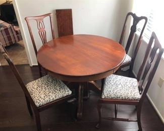 Pedestal Table with leaves & 4 Chairs
This table is in beautiful condition! 
30” tall x 42” across without leaves, each leaf adds an extra 10” of length. 
4 chairs, 2 different styles. 