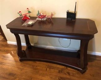 Maison Lenoir by Broyhill Console / Buffet / Sofa Table
Measures 50” across x 18” deep x 30”.
Excellent condition.
Must be able to move & load yourself.