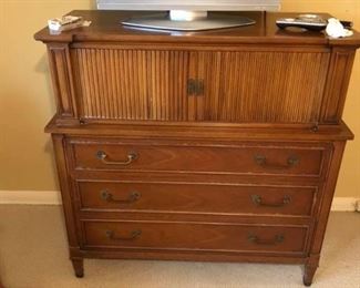 Vintage Gentleman’s Chest of drawers.
Beautiful condition. 
**We have a set of matching nightstands.
Chest measures 44” tall x 44” wide x 20” deep.
Must be able to move & load yourself.