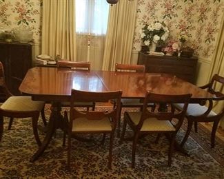 Dining Room Table and Chairs excellent condition