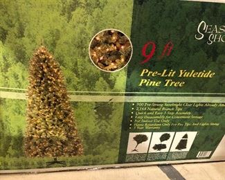 9ft Pre-Lit Yaletide Pine Tree
