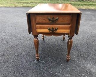 End Table with 2 drop leaf sides