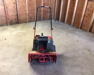 Snow blower by Snapper