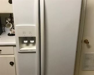 Side by side refrigerator 
