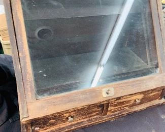 display cabinet 