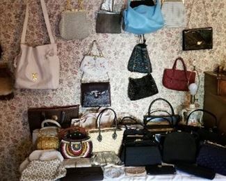 Great Selection of high quality pocketbooks, purses. Prada, Coach, Louie V, Gucci, Ugg and more.