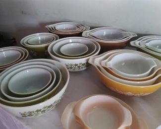 Sets of vintage Pyrex