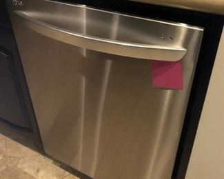 Dishwasher also for sale..
