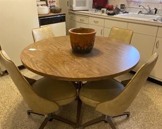 KITCHEN TABLE AND CHAIRS