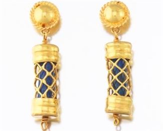 High Carat Gold and Lapis Lazuli Pair of Earrings 