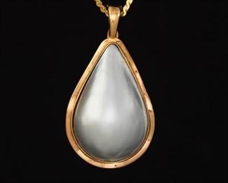 Ladies Gold and Mabe Pearl Pendant on Chain 