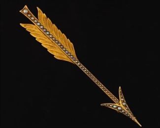Ladies Gold and Pearl Arrow Brooch 