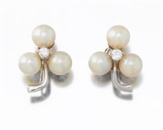 Ladies Gold, Pearl and Diamond Pair of Ear Clips 