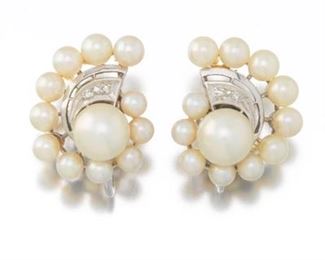 Ladies Gold, Pearl and Diamond Pair of Ear Clips