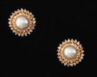 Ladies Gold, Pearl and Diamond Pair of Earrings 