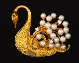 Ladies Gold, Pearl and Diamond Swan Brooch 